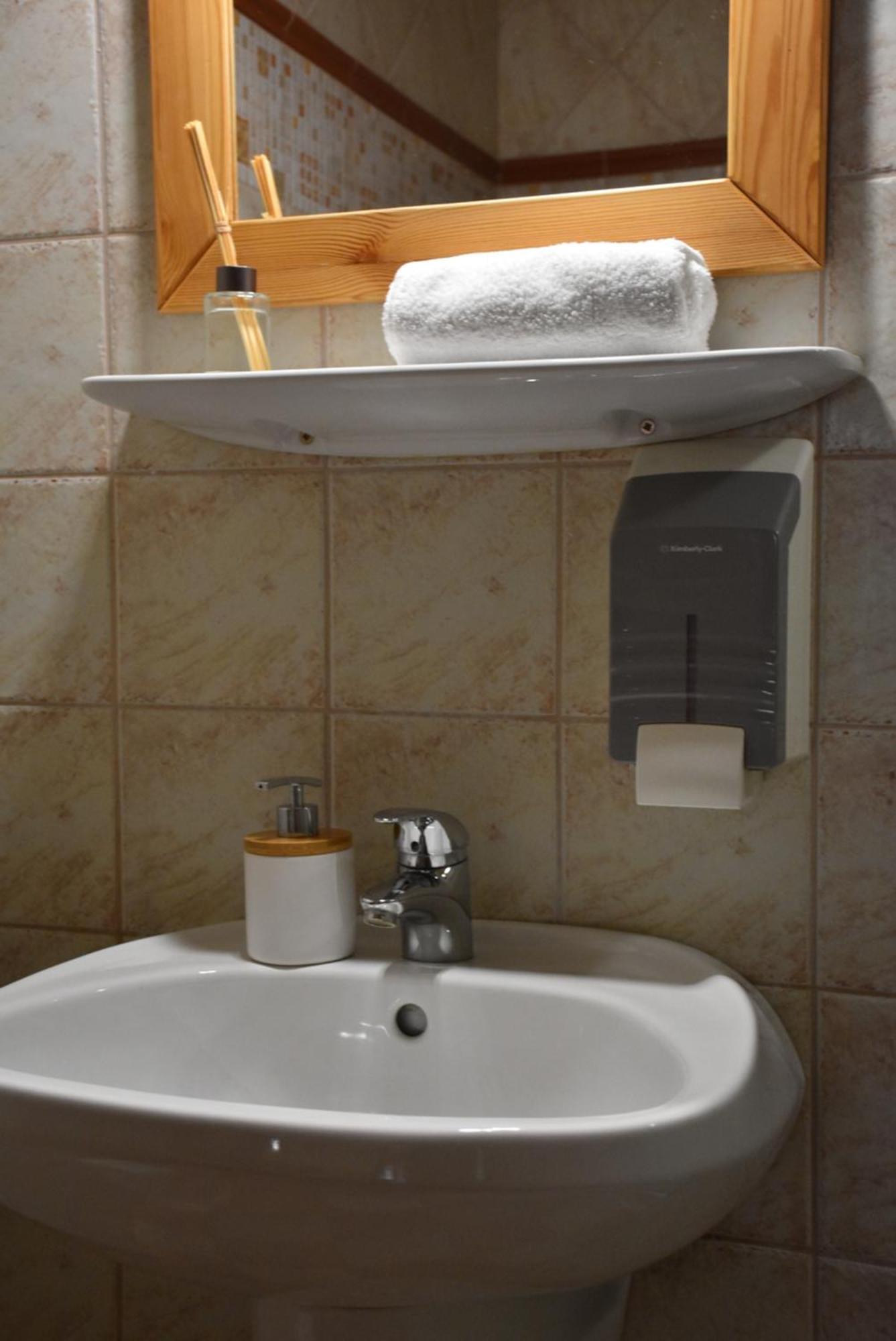 Bozi Rozi Panzio Hotel Fertoboz Bilik gambar